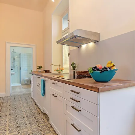 Apartment Charmante Altbauwohnung Rhodt unter Rietburg